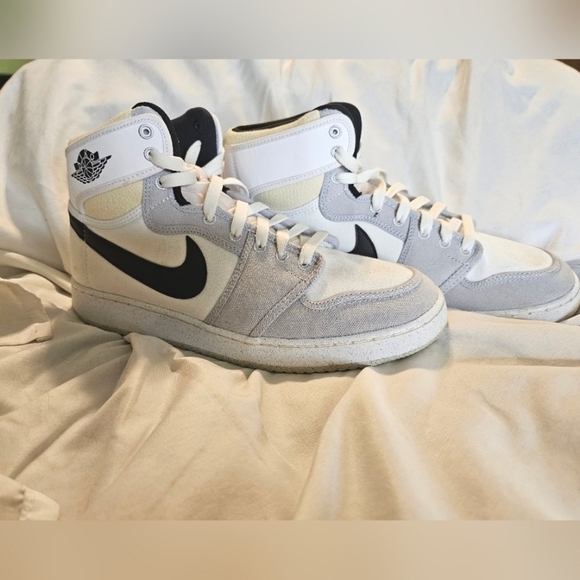 Jordan 1 Retro AJKO White/Black/Gray Fog/Sail - Picture 2 of 7